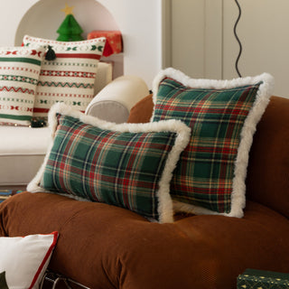 Cuscino natalizio foderato in sherpa, classico design tartan scozzese per un accogliente arredamento natalizio